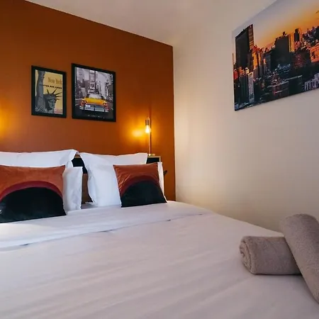 Oiqia • New Yorker *